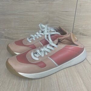 OluKai Women's Sneakers in pink, white and Tan